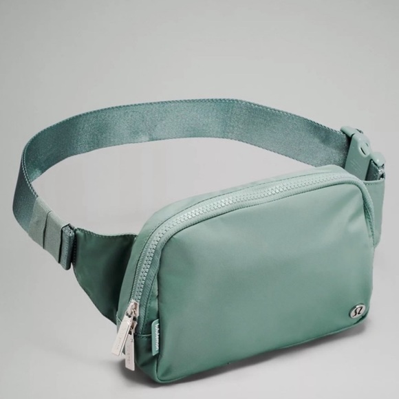 Lululemon everywhere belt bag - Picture 4 of 7